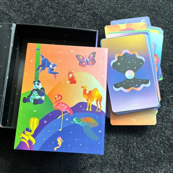 Cosmic Creatures Oracle Deck - Picture 4 of 6